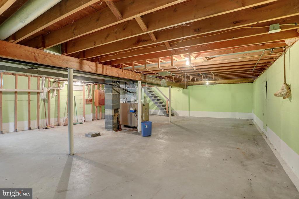 1124 BRANDON DRIVE