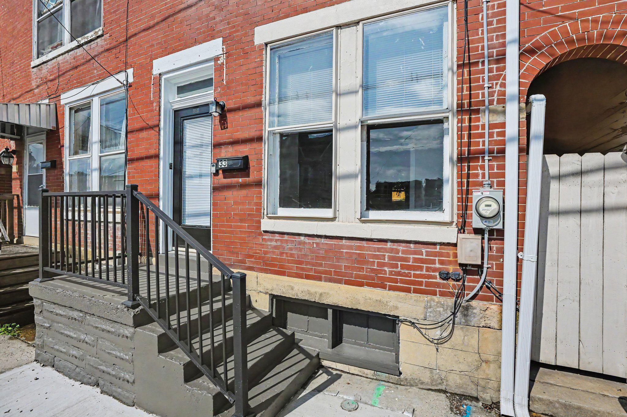 33 S FRANKLIN STREET