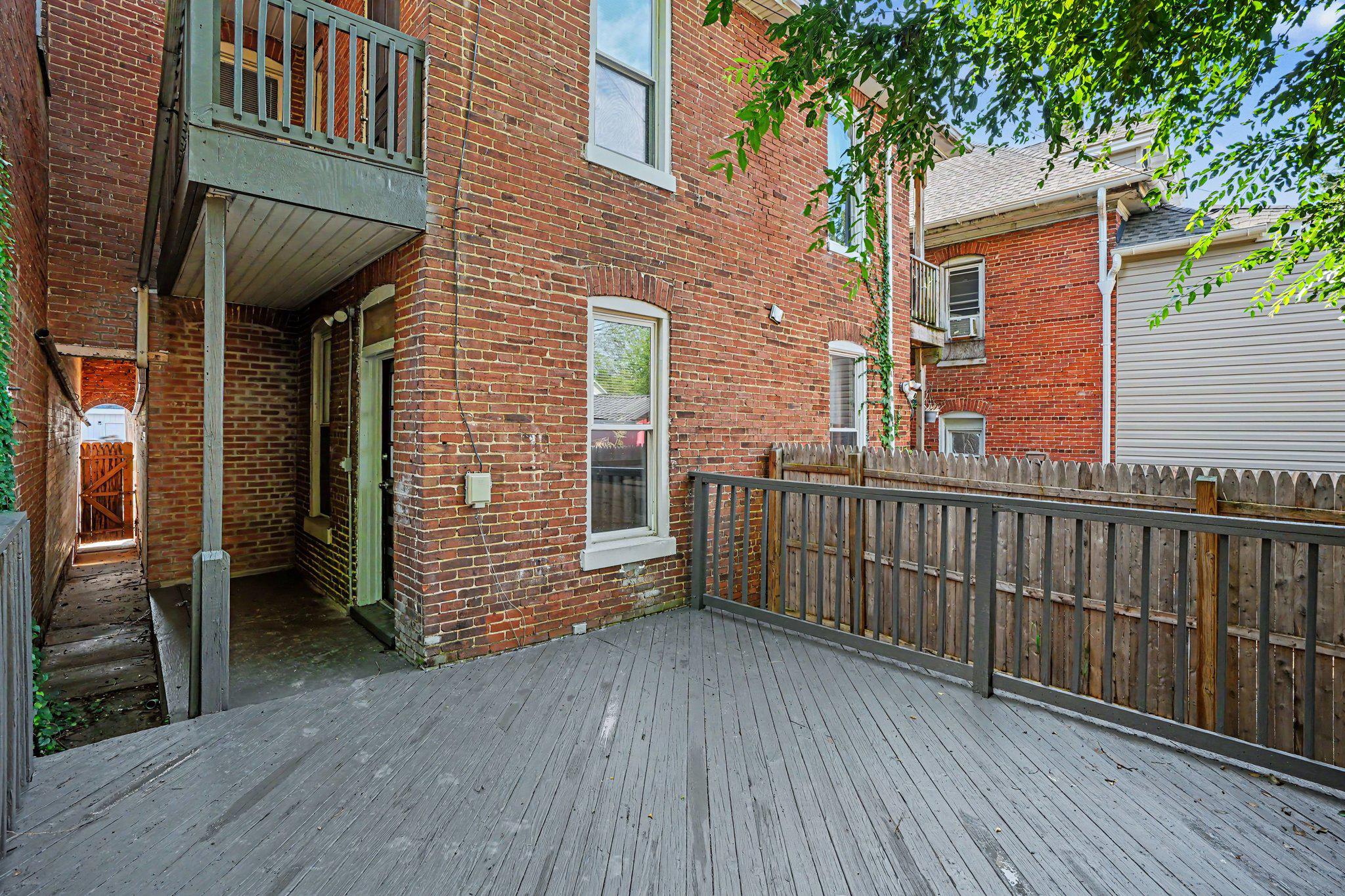 33 S FRANKLIN STREET
