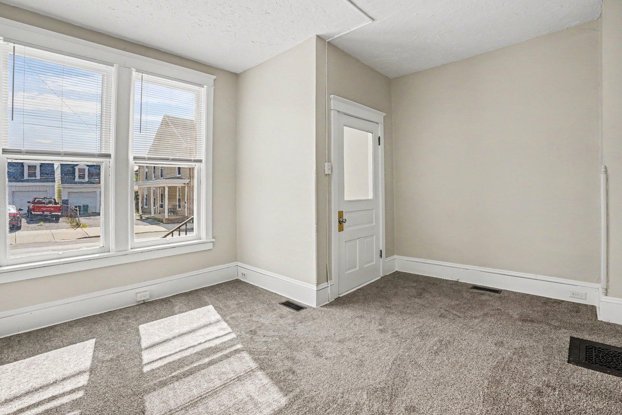 33 S FRANKLIN STREET
