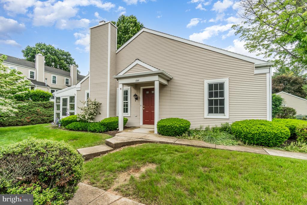 1201 Cambridge Ct