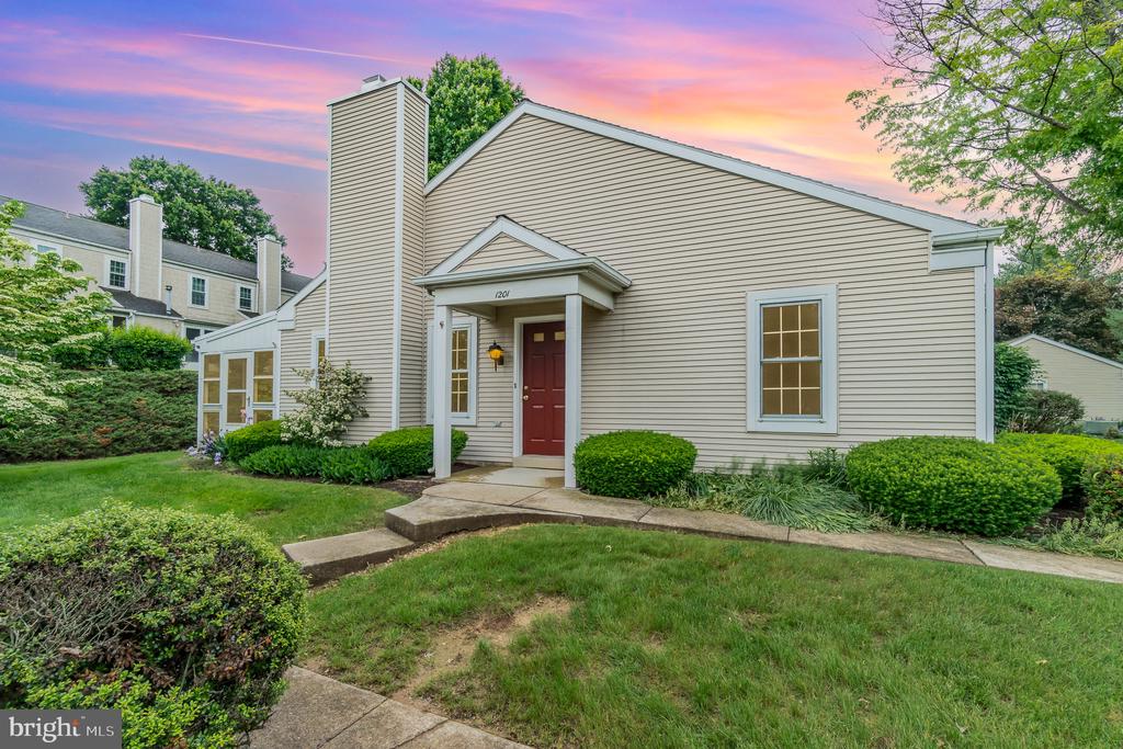 1201 Cambridge Ct
