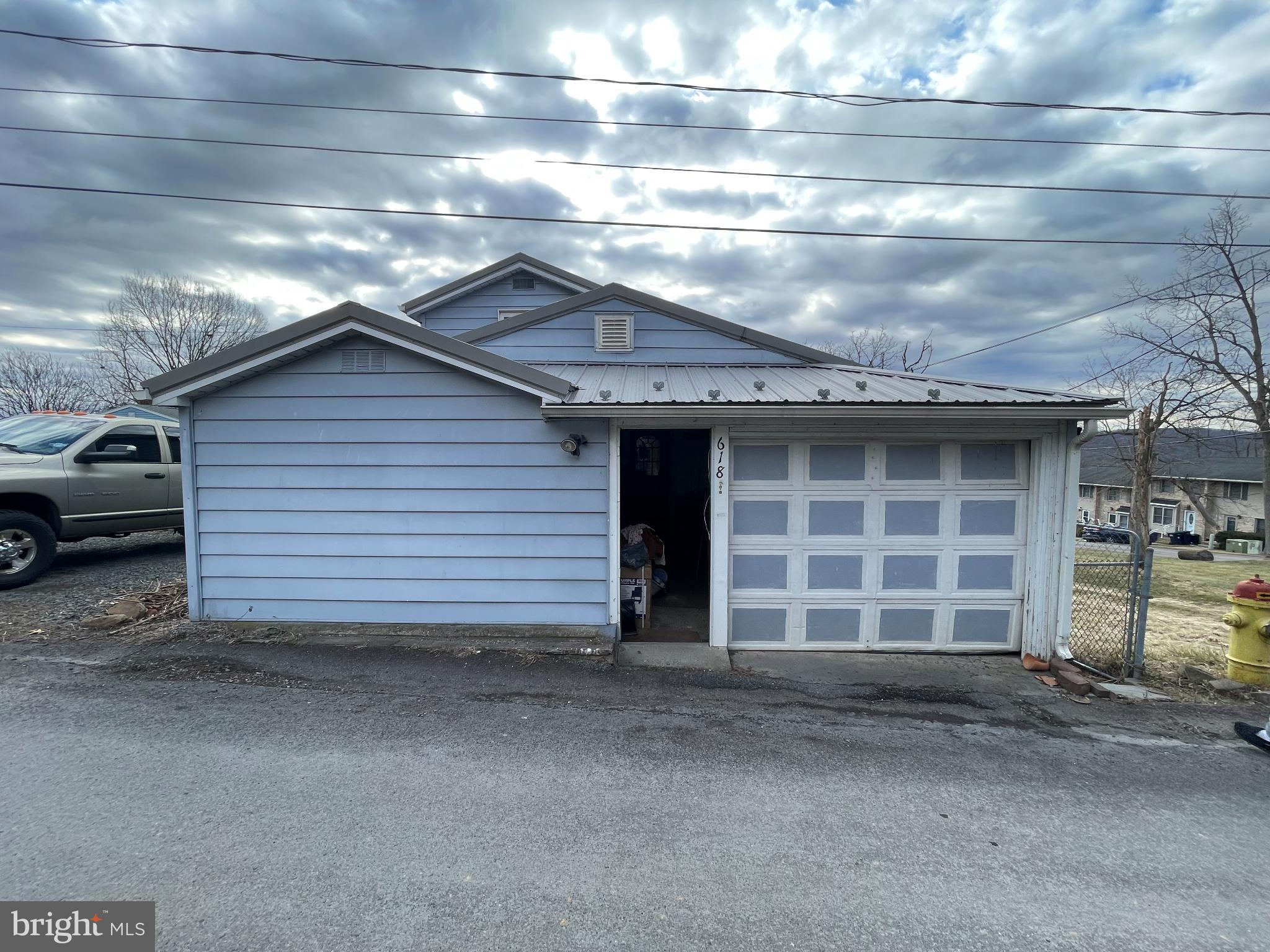 618 UPPER STREET