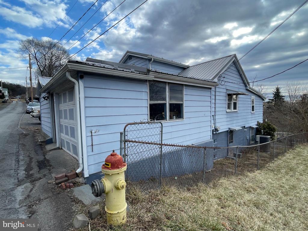 618 UPPER STREET