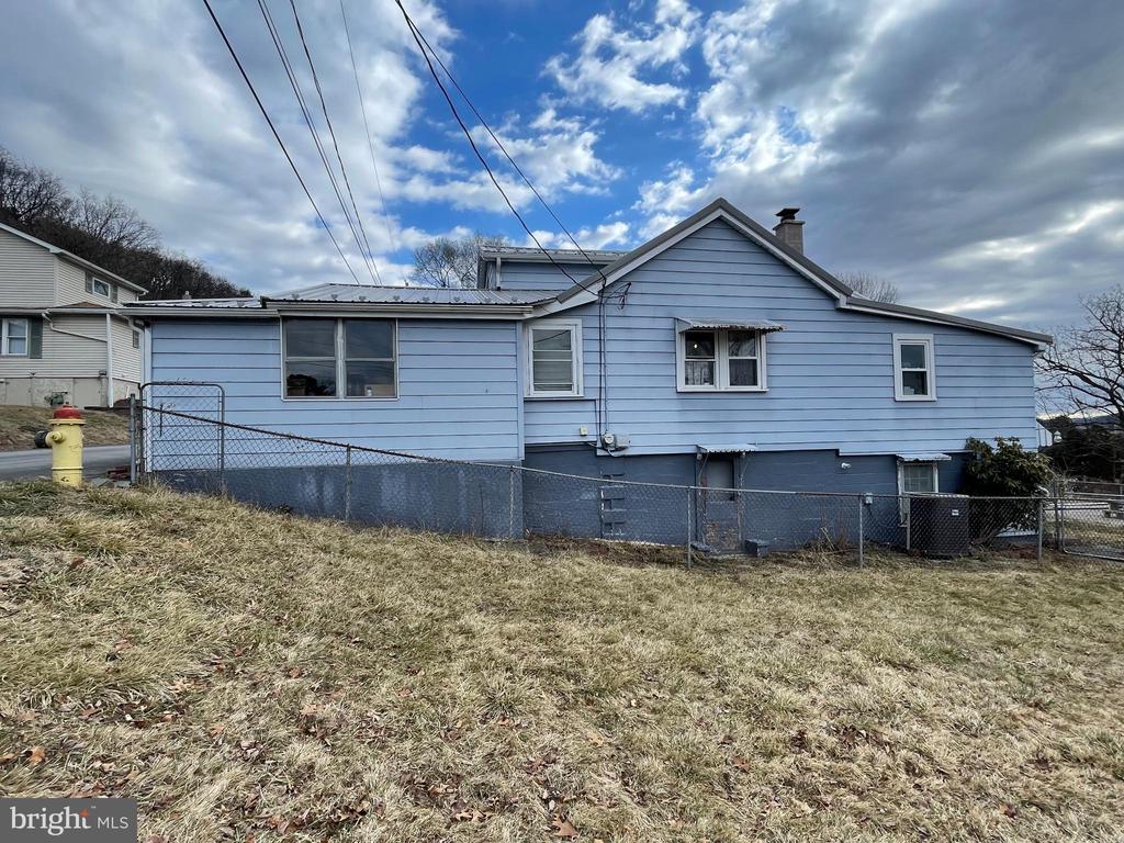 618 UPPER STREET