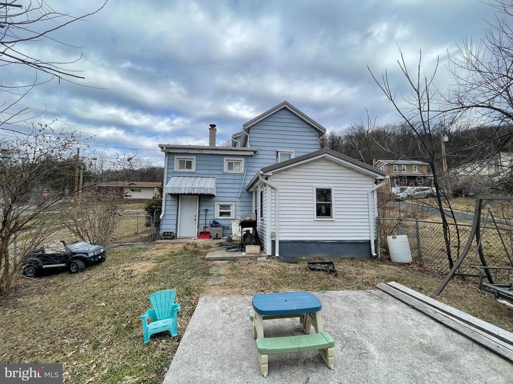 618 UPPER STREET