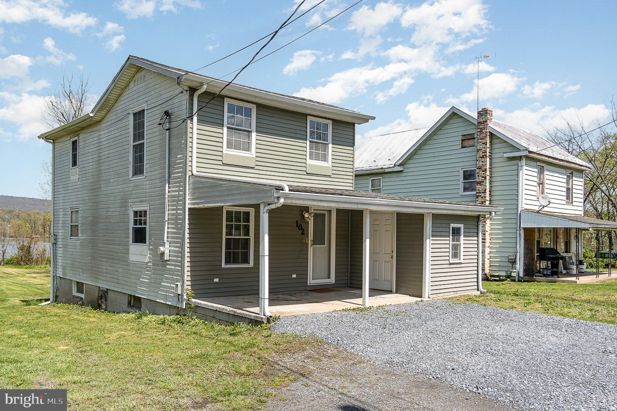 102 Railroad St