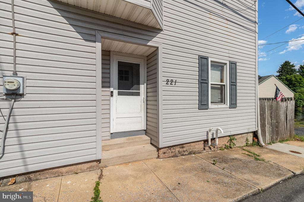 221 Verbeke St