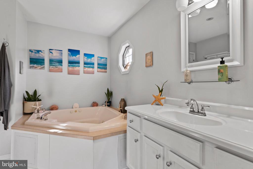 311 Lakeside Dr