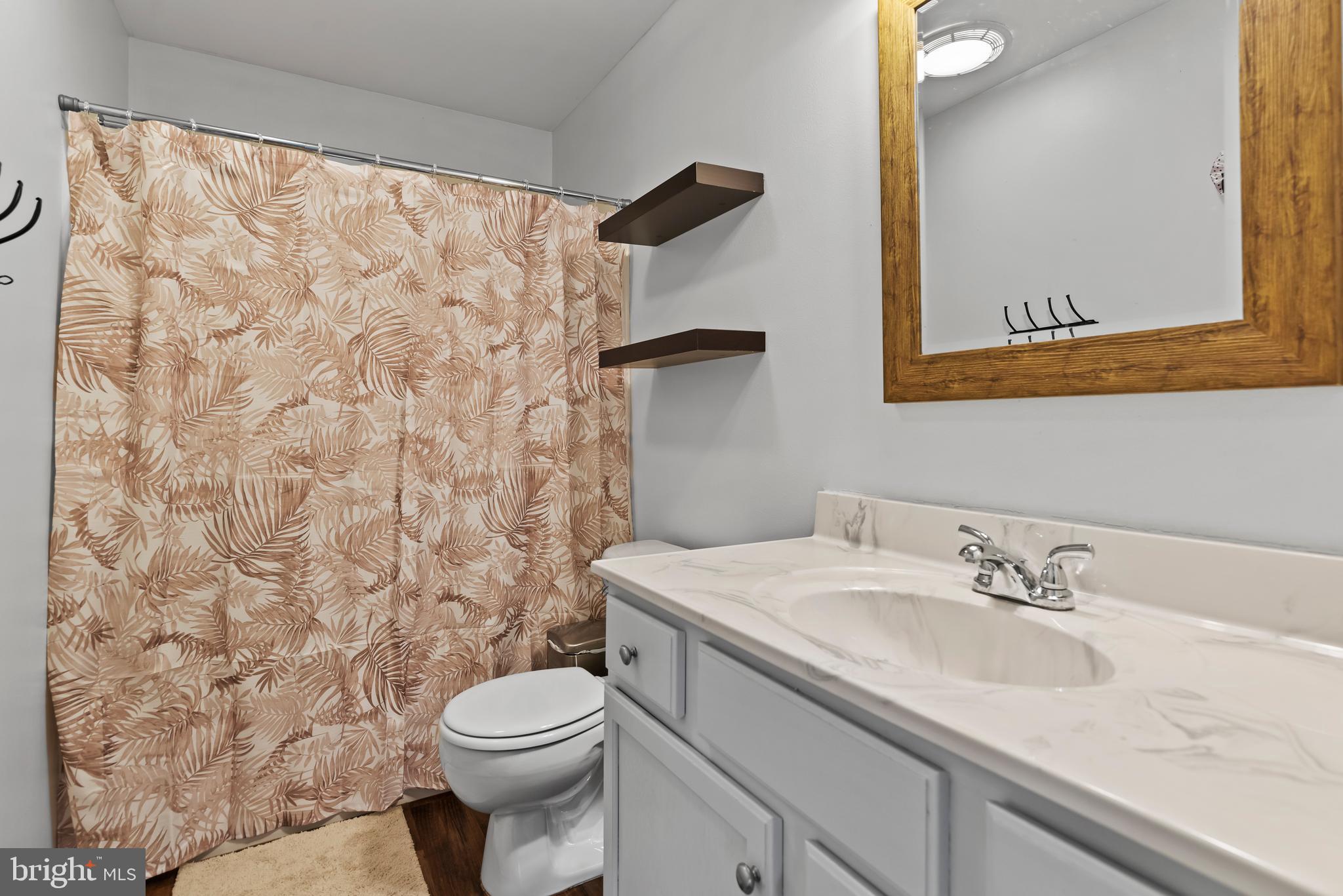 311 Lakeside Dr
