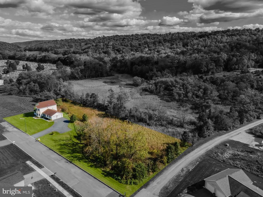 311 Lakeside Dr