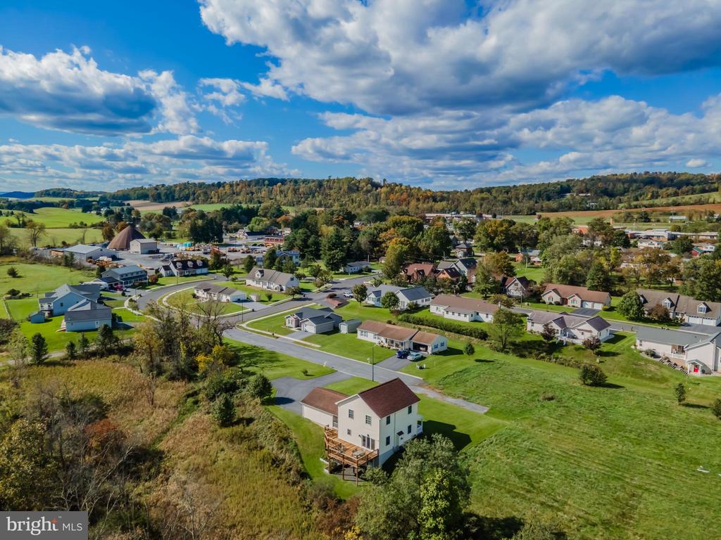 311 Lakeside Dr
