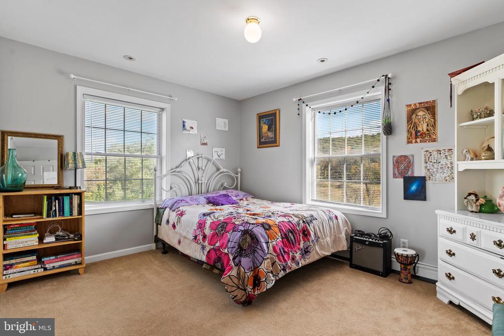 311 Lakeside Dr