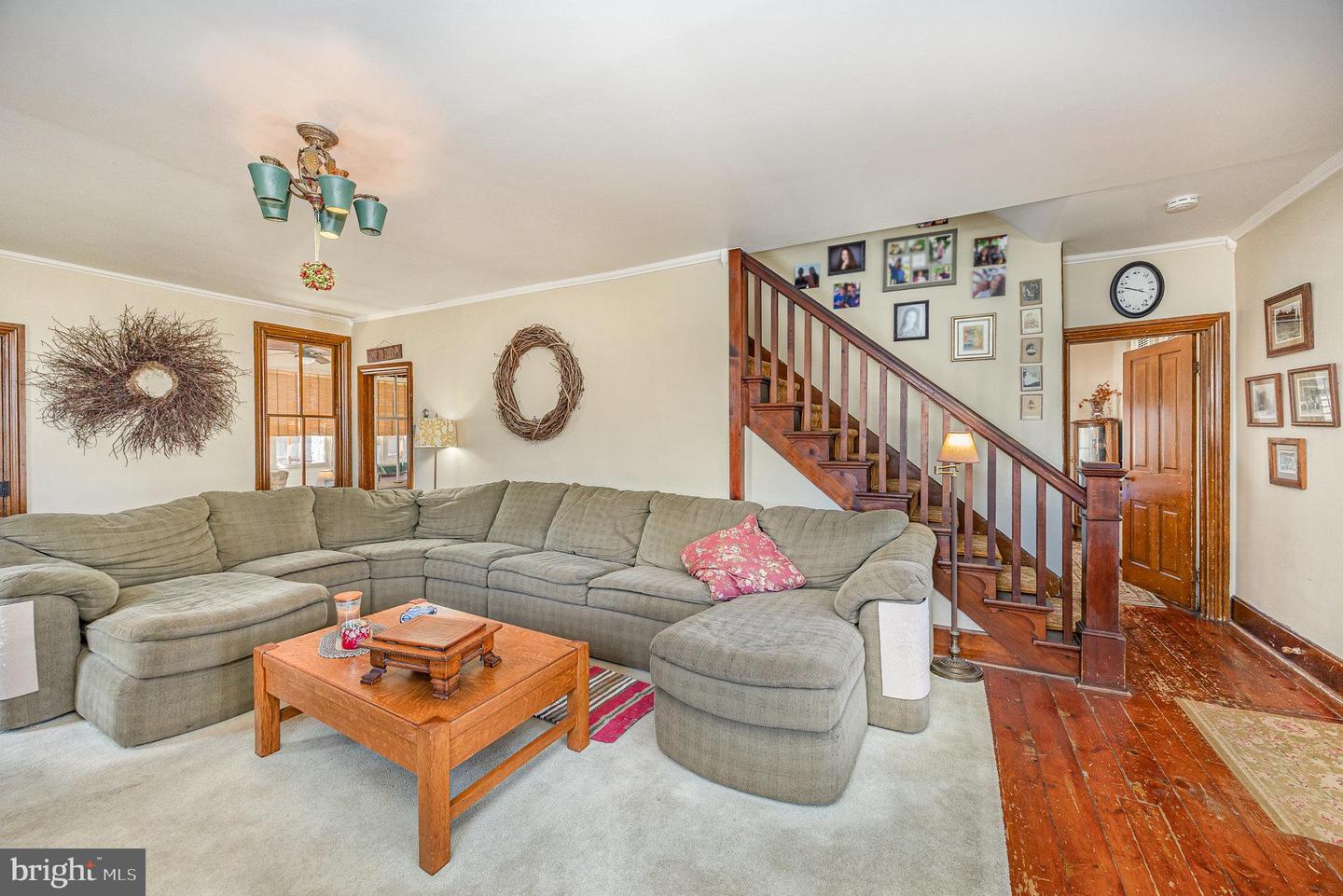 9 Broadway Ave