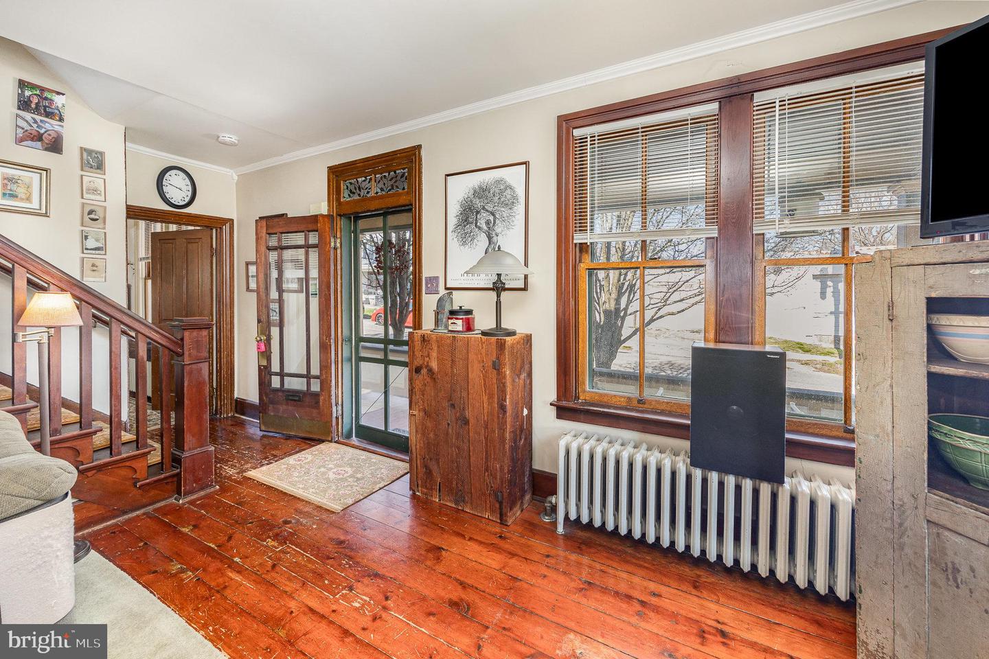 9 Broadway Ave