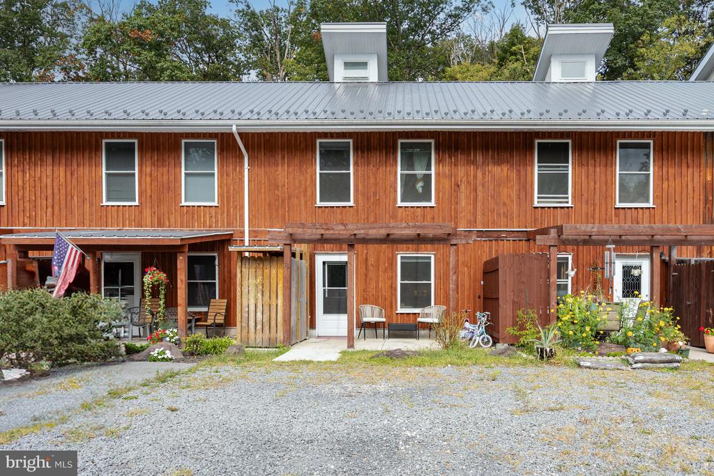 79 PETERSBURG LANE