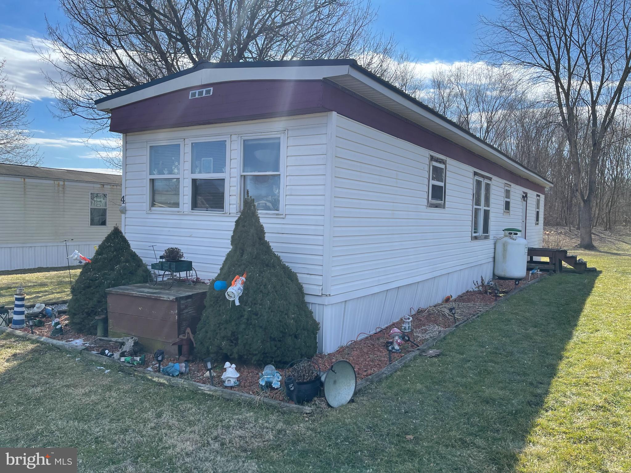 4 OXFORD DRIVE