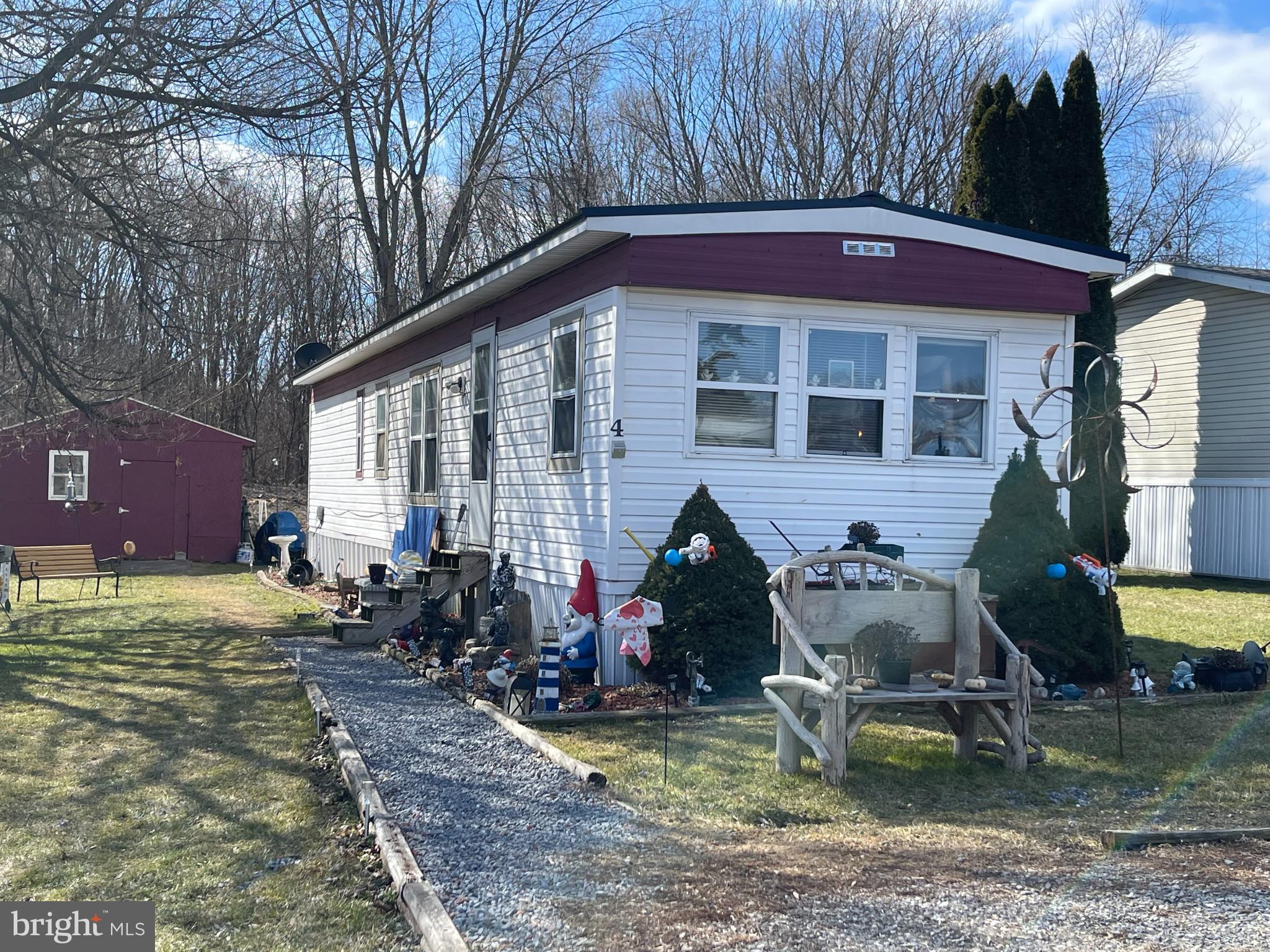 4 OXFORD DRIVE