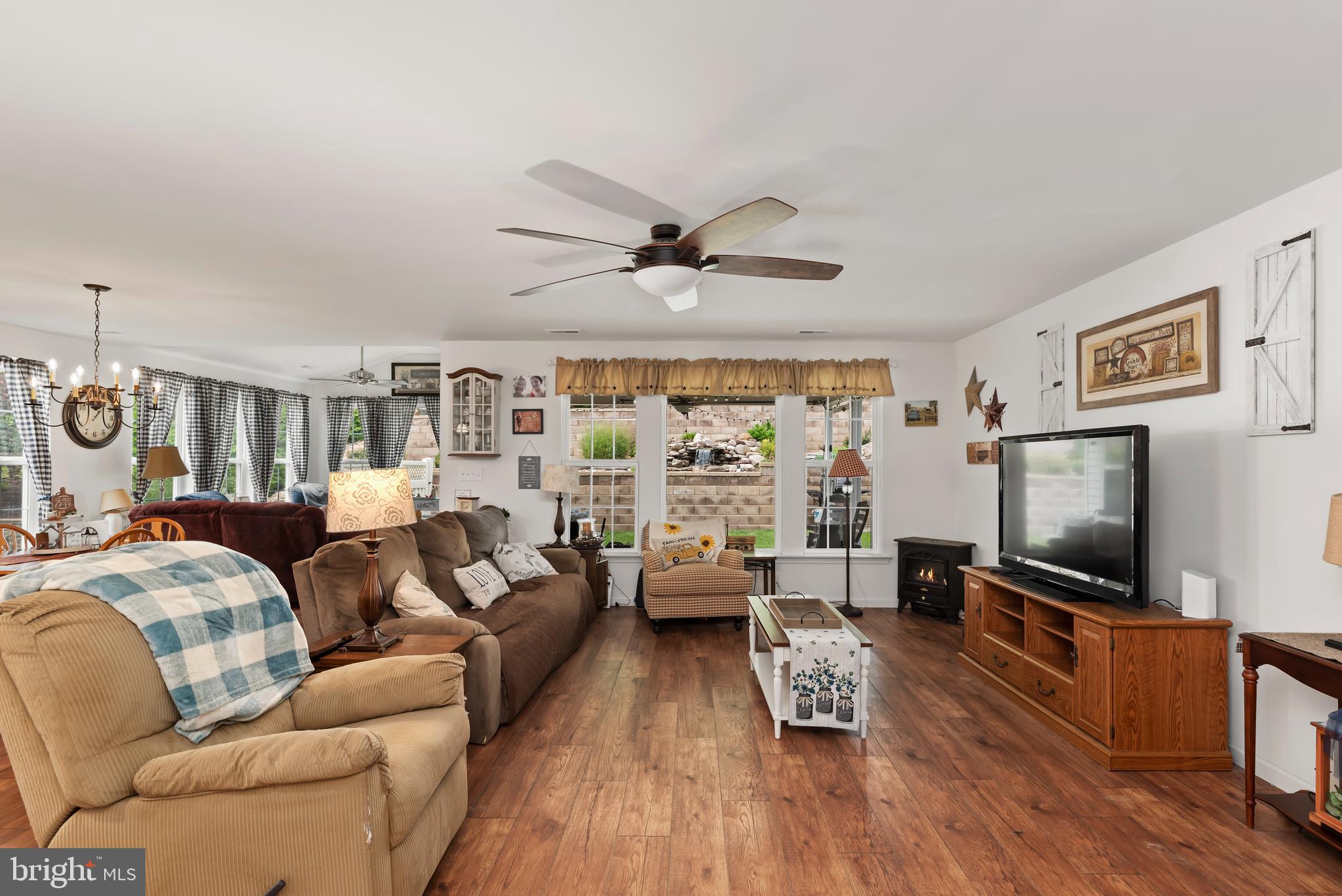 414 Chestnut Way