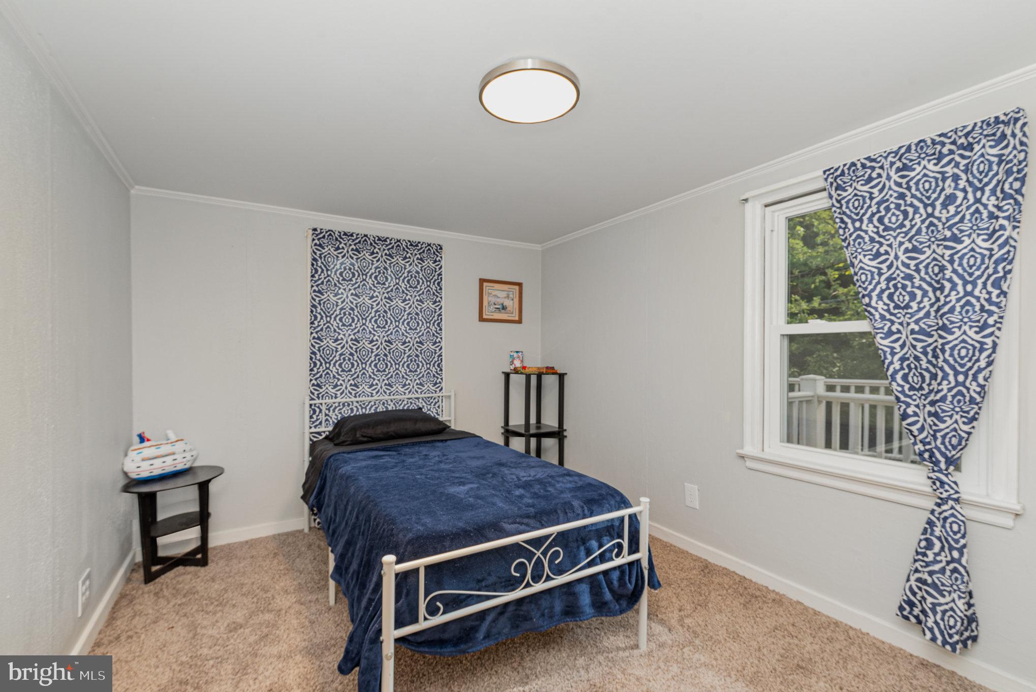 733-735 Mumper Ln