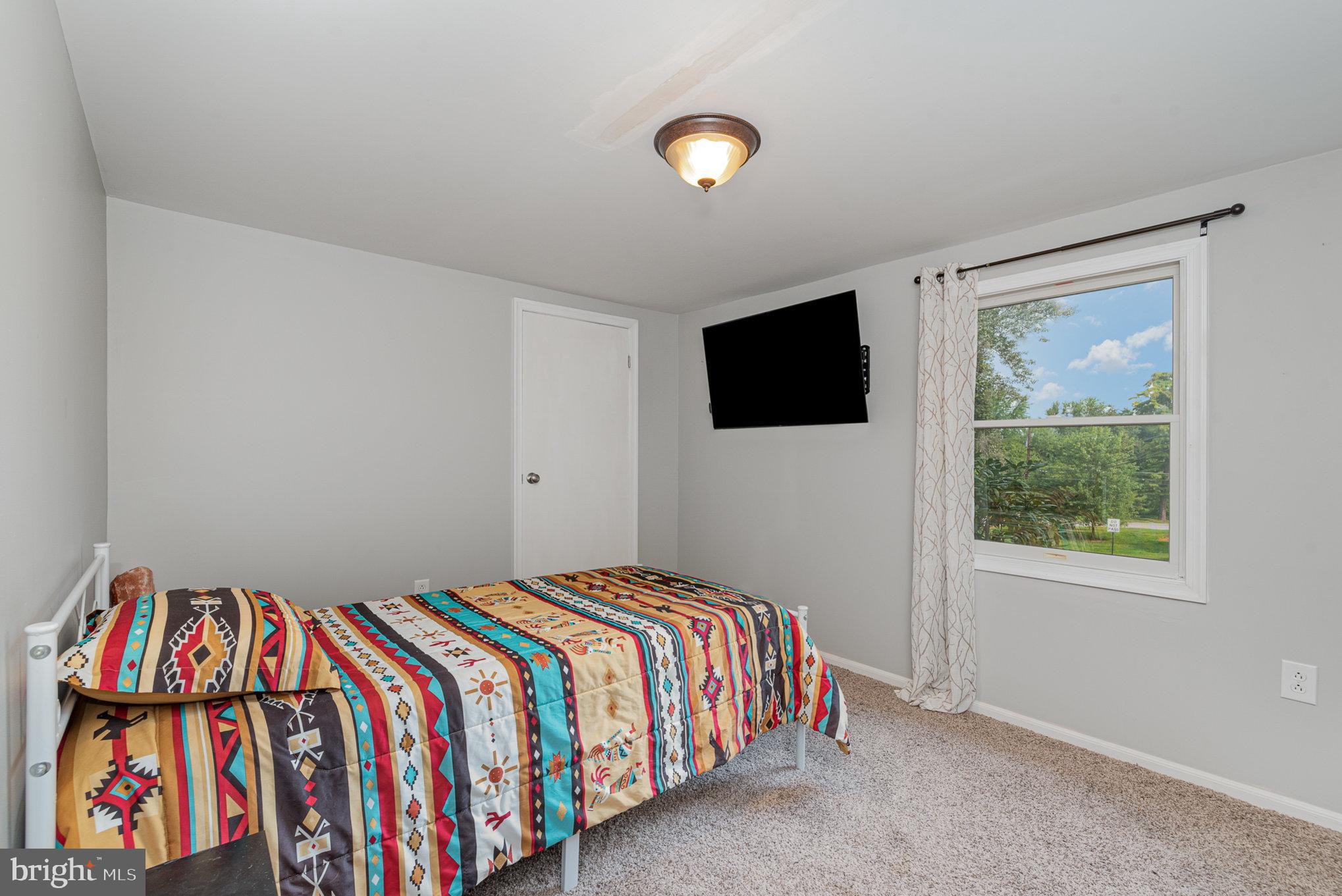733-735 Mumper Ln