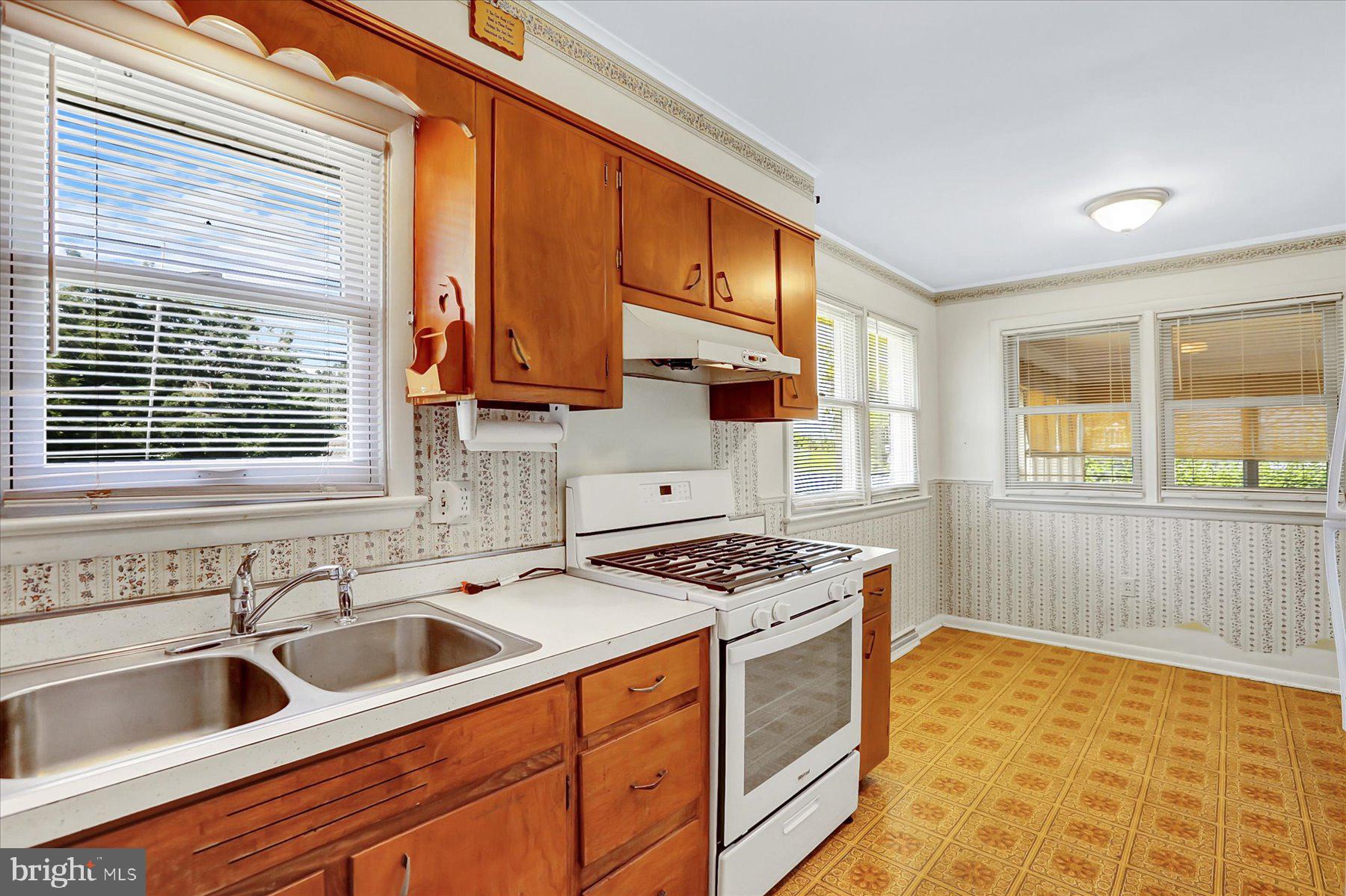 303 Sunset Dr