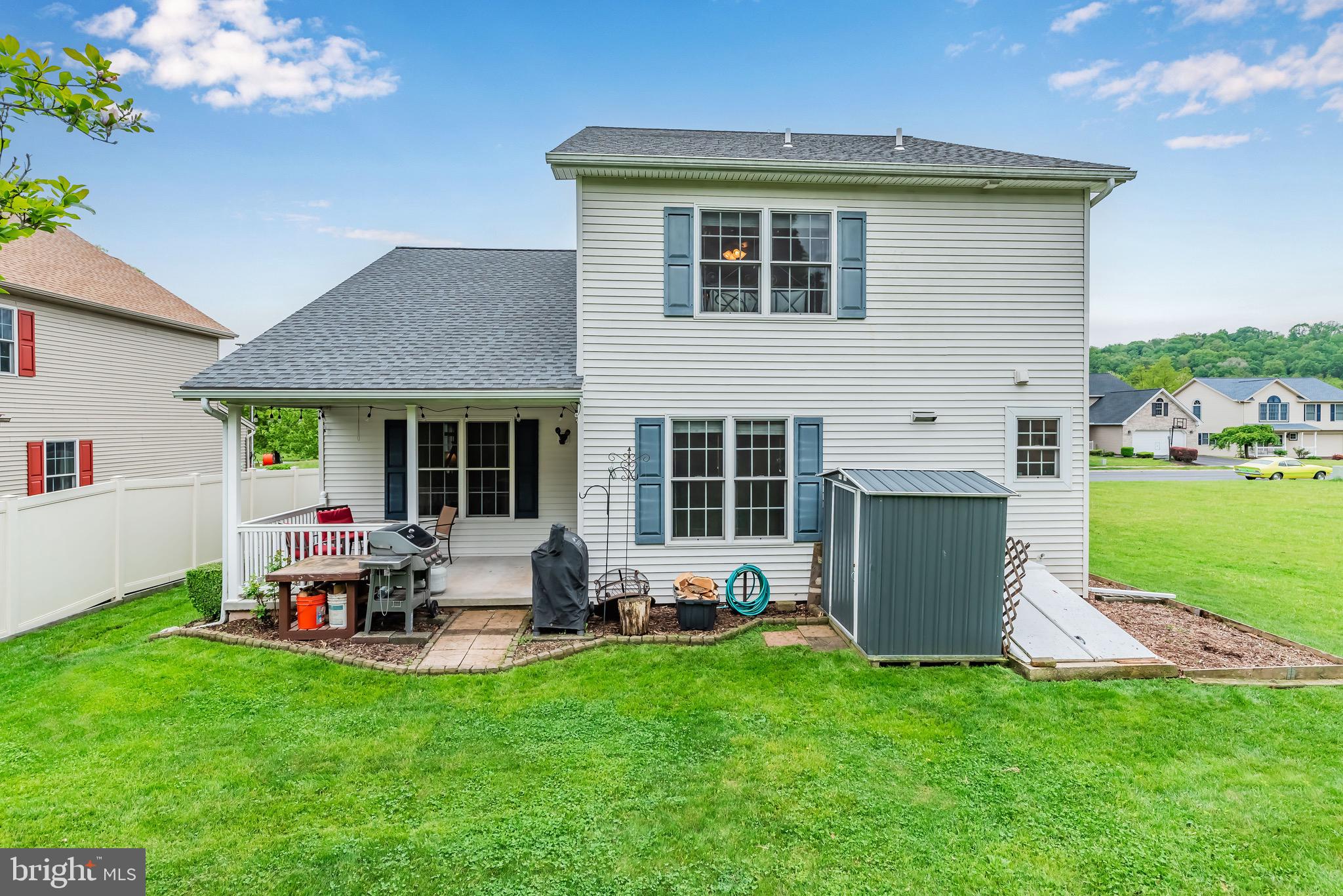 145 Lakeside Dr