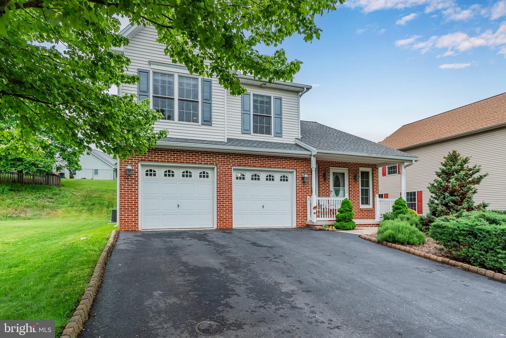 145 Lakeside Dr