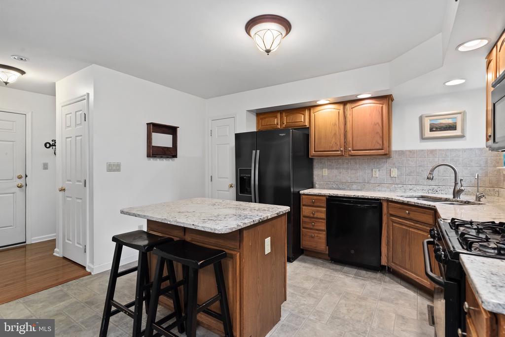 145 Lakeside Dr
