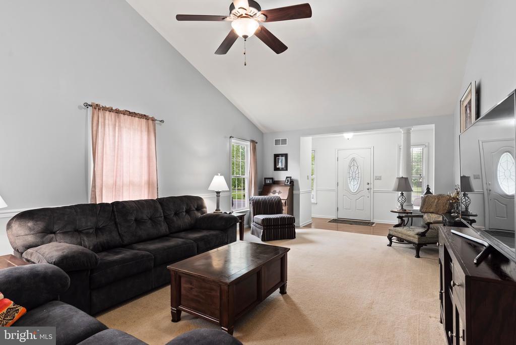 145 Lakeside Dr