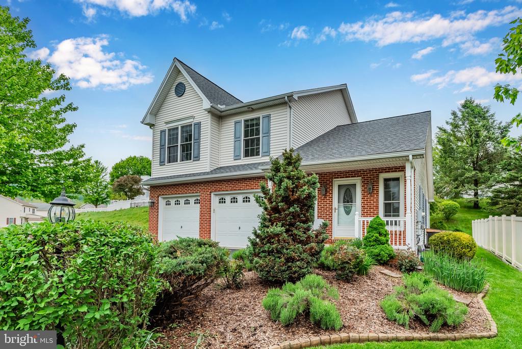 145 Lakeside Dr