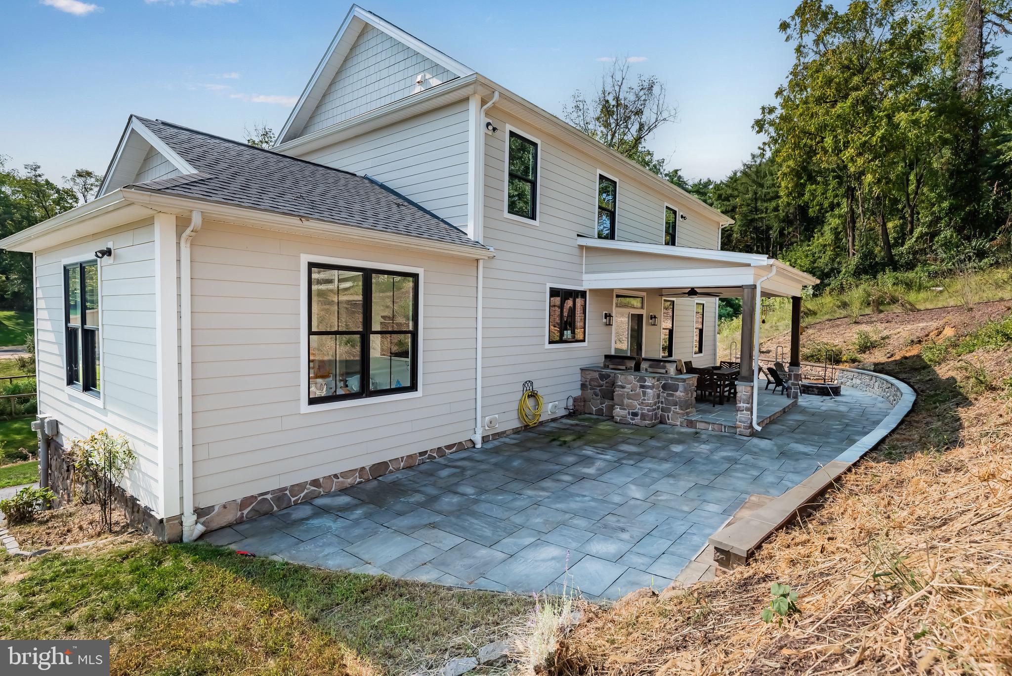 26 Jennifer Ln