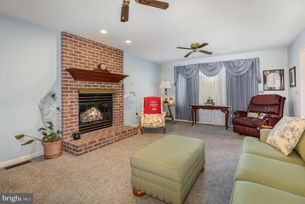 40 Spring Dr