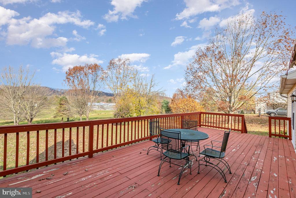40 Spring Dr