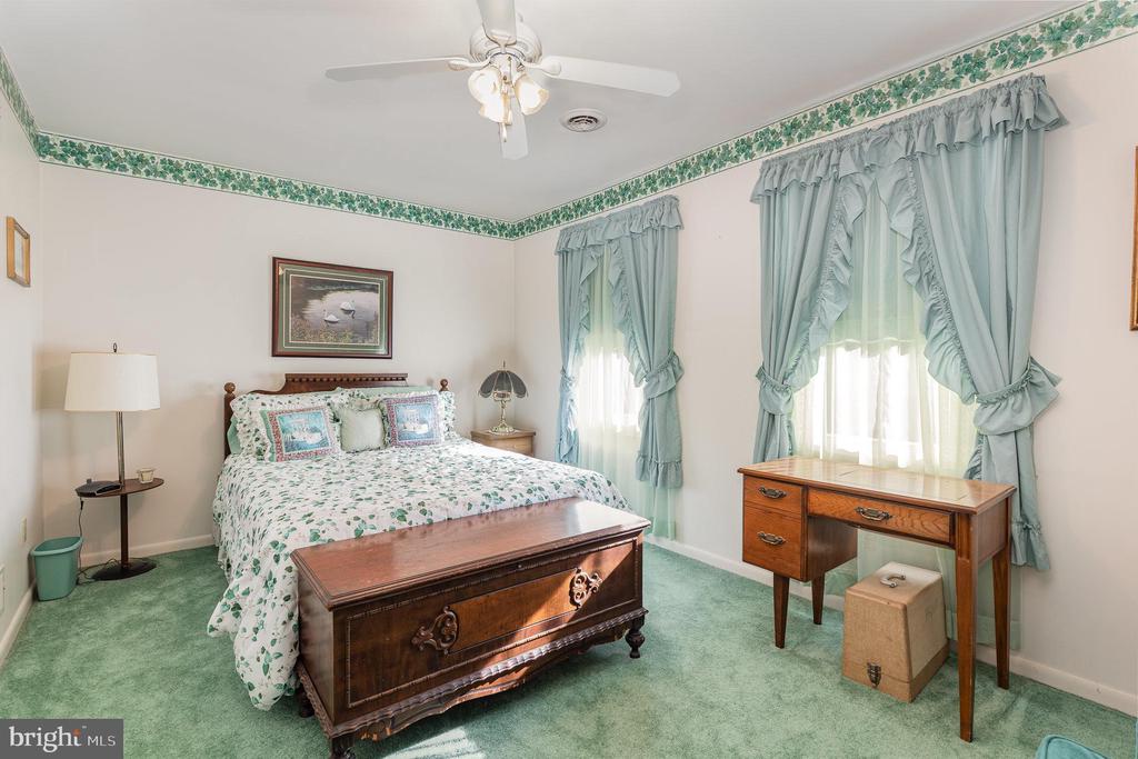 40 Spring Dr