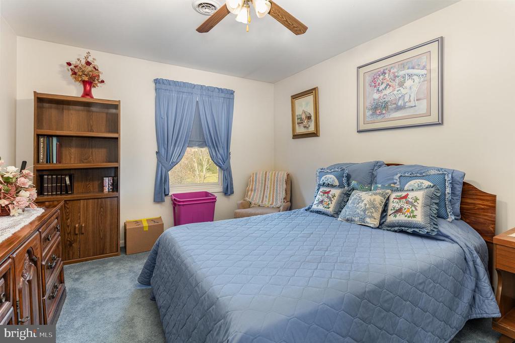 40 Spring Dr