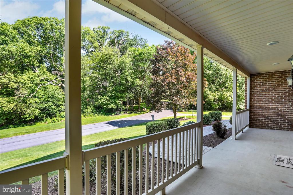 63 Lindsay Ln