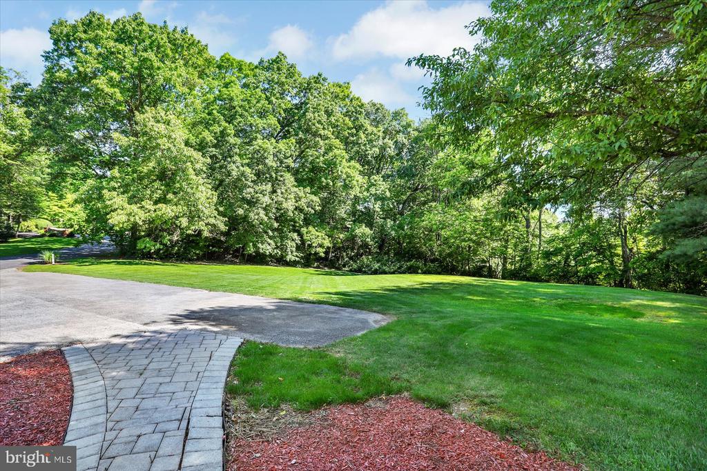 63 Lindsay Ln
