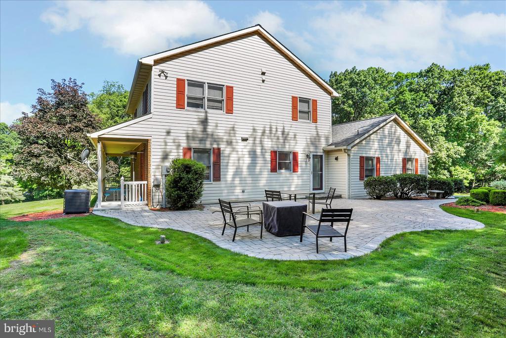 63 Lindsay Ln