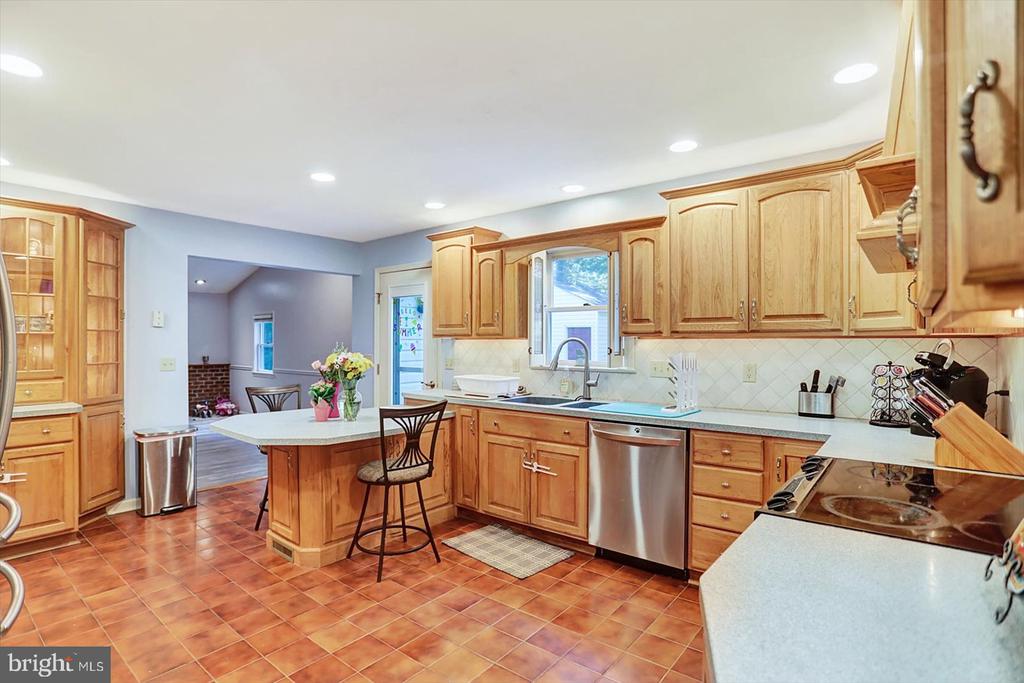 63 Lindsay Ln