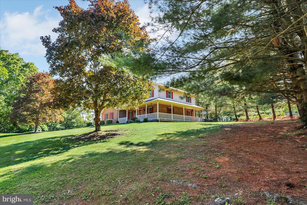 63 Lindsay Ln