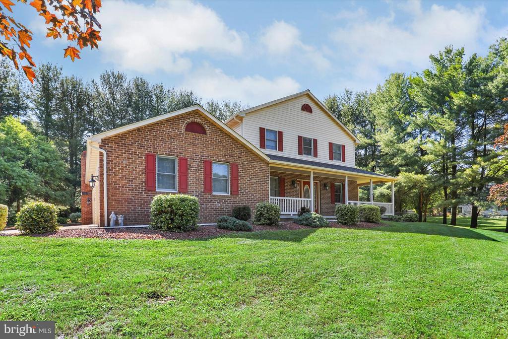 63 Lindsay Ln