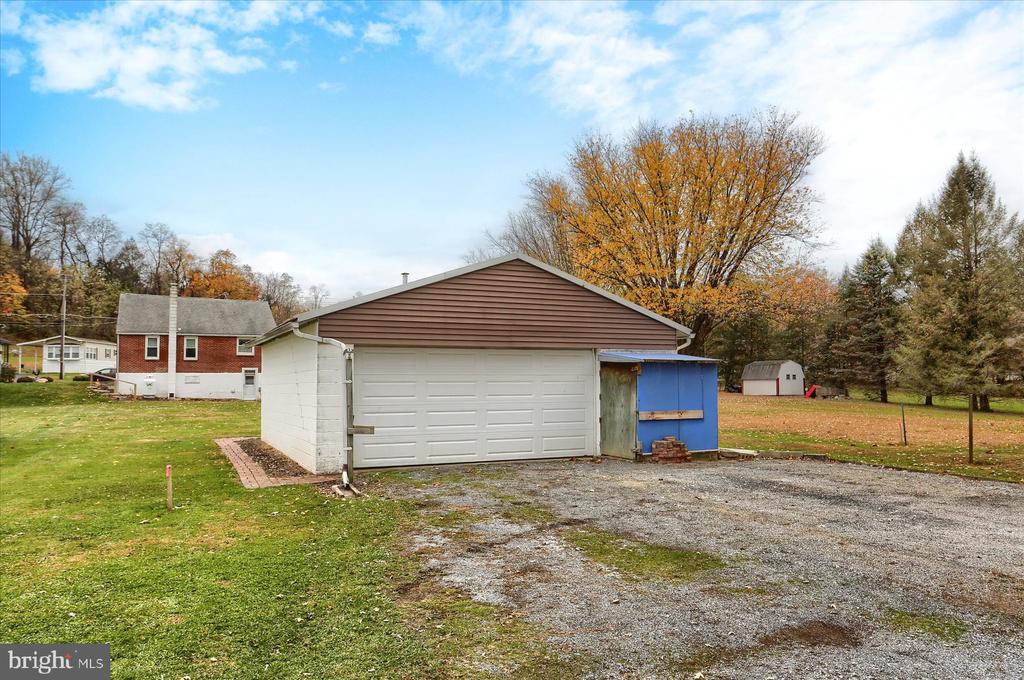 31 SPRINGERS LANE