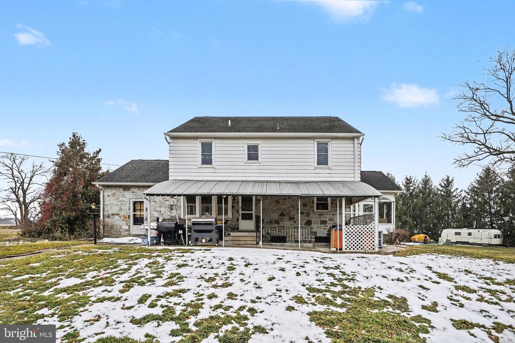 1068 GRANDVIEW ROAD