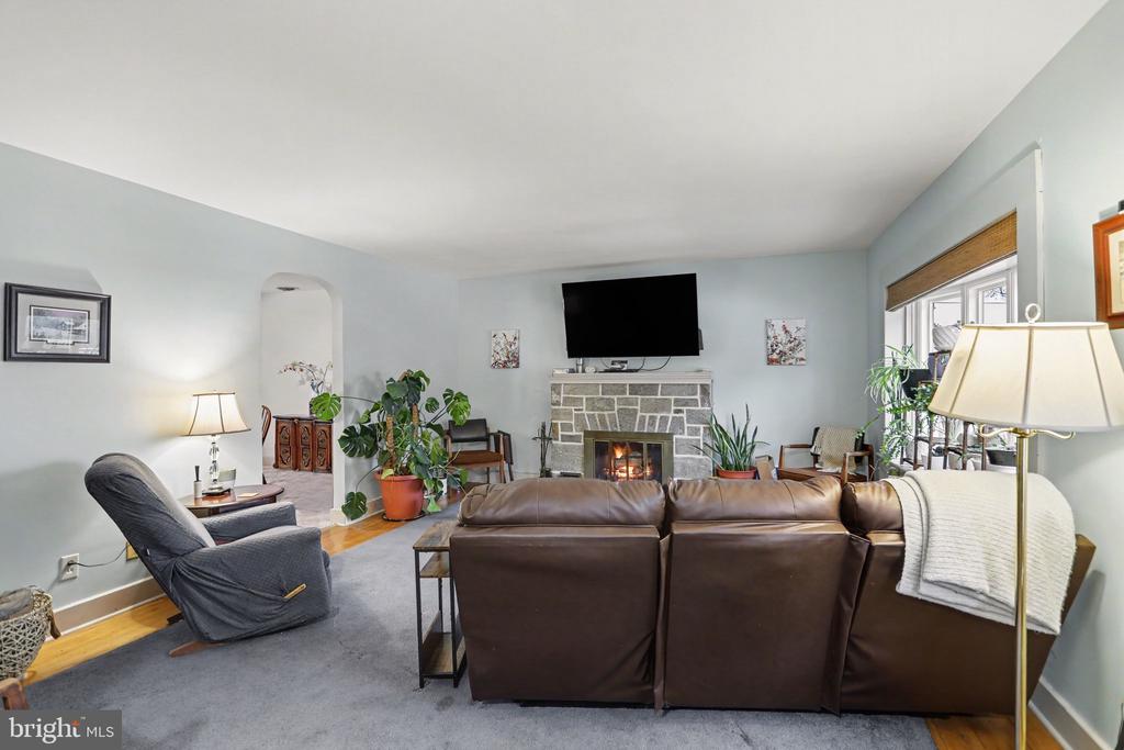 1068 GRANDVIEW ROAD