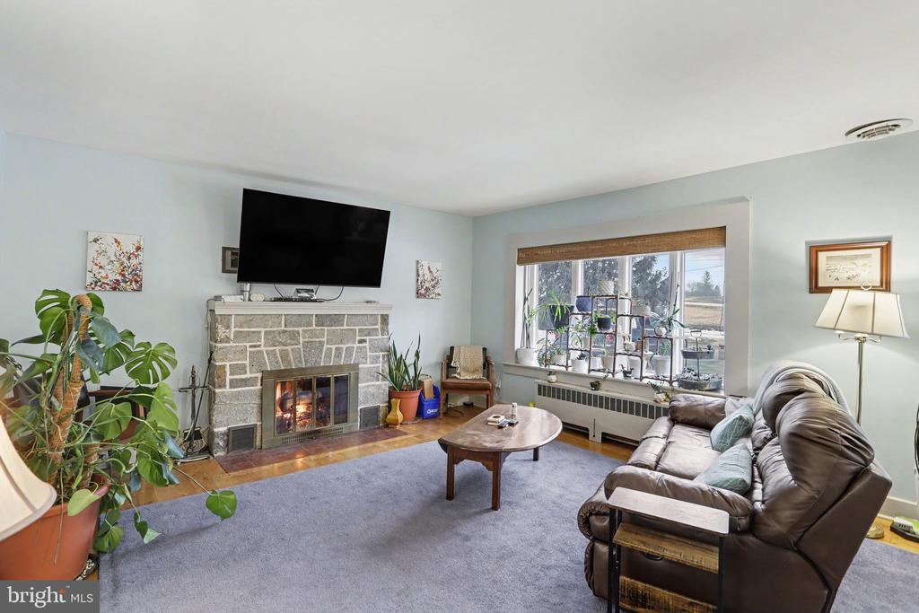 1068 GRANDVIEW ROAD
