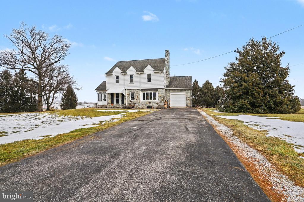 1068 GRANDVIEW ROAD