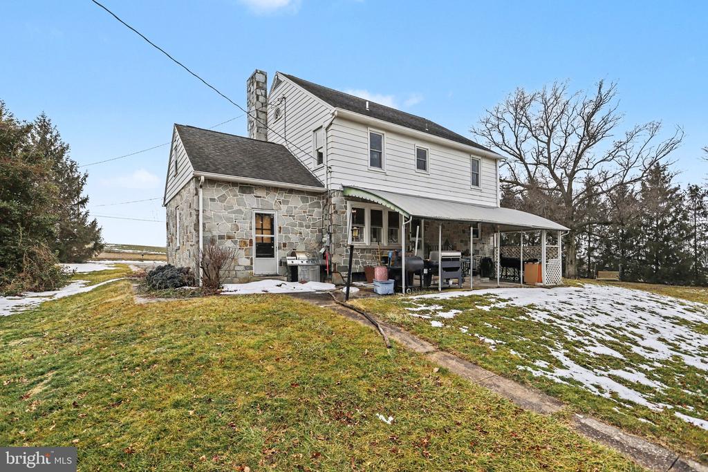 1068 GRANDVIEW ROAD
