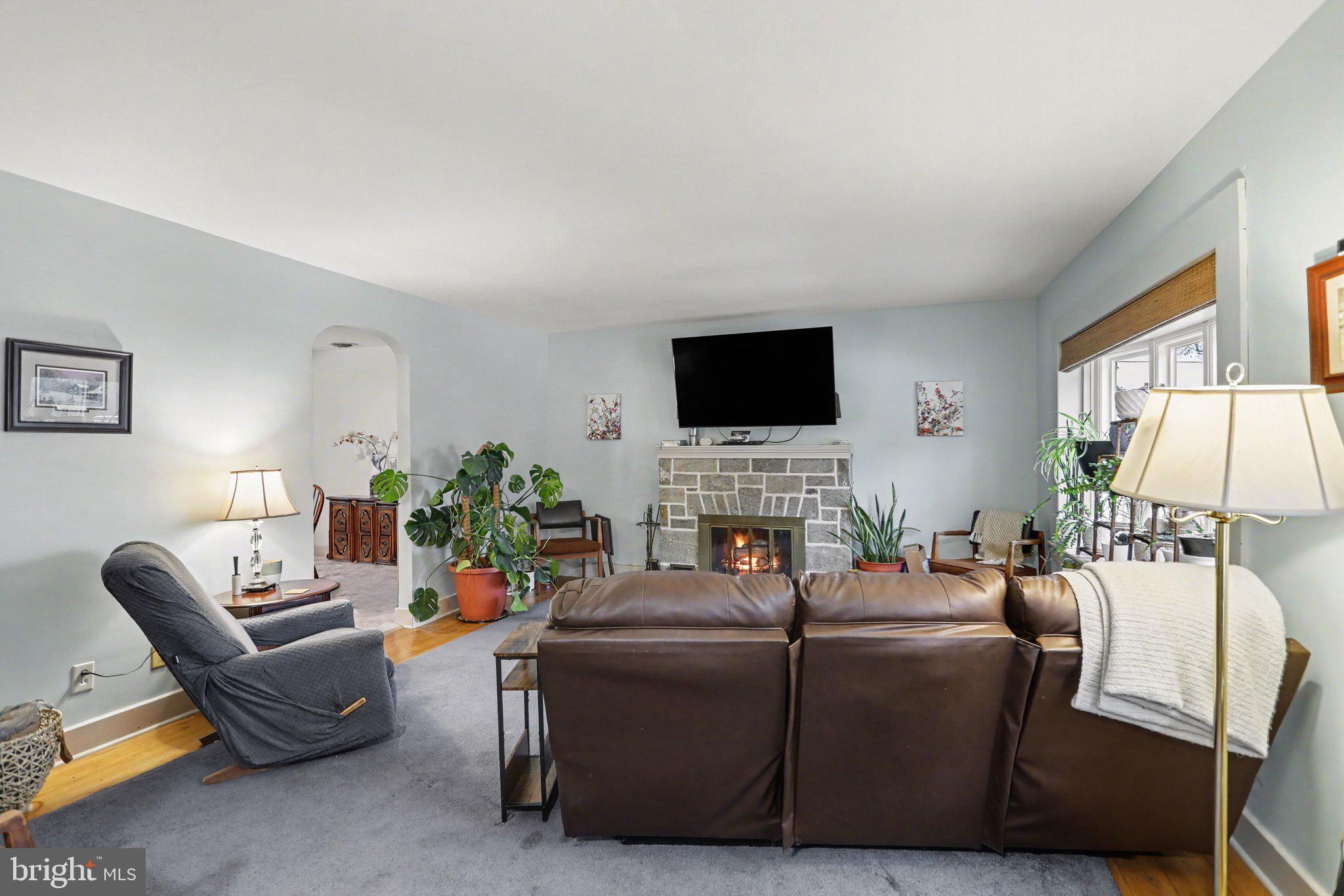 1068 GRANDVIEW ROAD