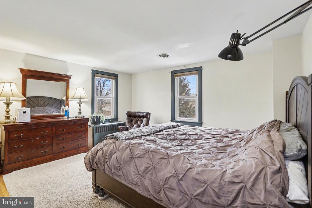 1068 GRANDVIEW ROAD